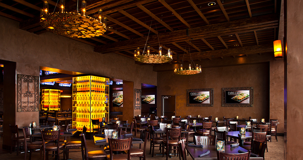 Cadillac Mexican Kitchen & Tequila Bar — comida y ambiente